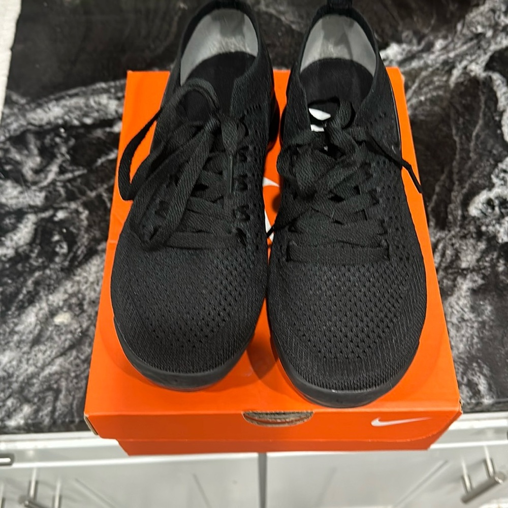 Woman’s Triple Black Vapor Max